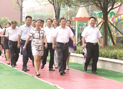市委书记曹炯芳到云龙教育集团慰问教职工